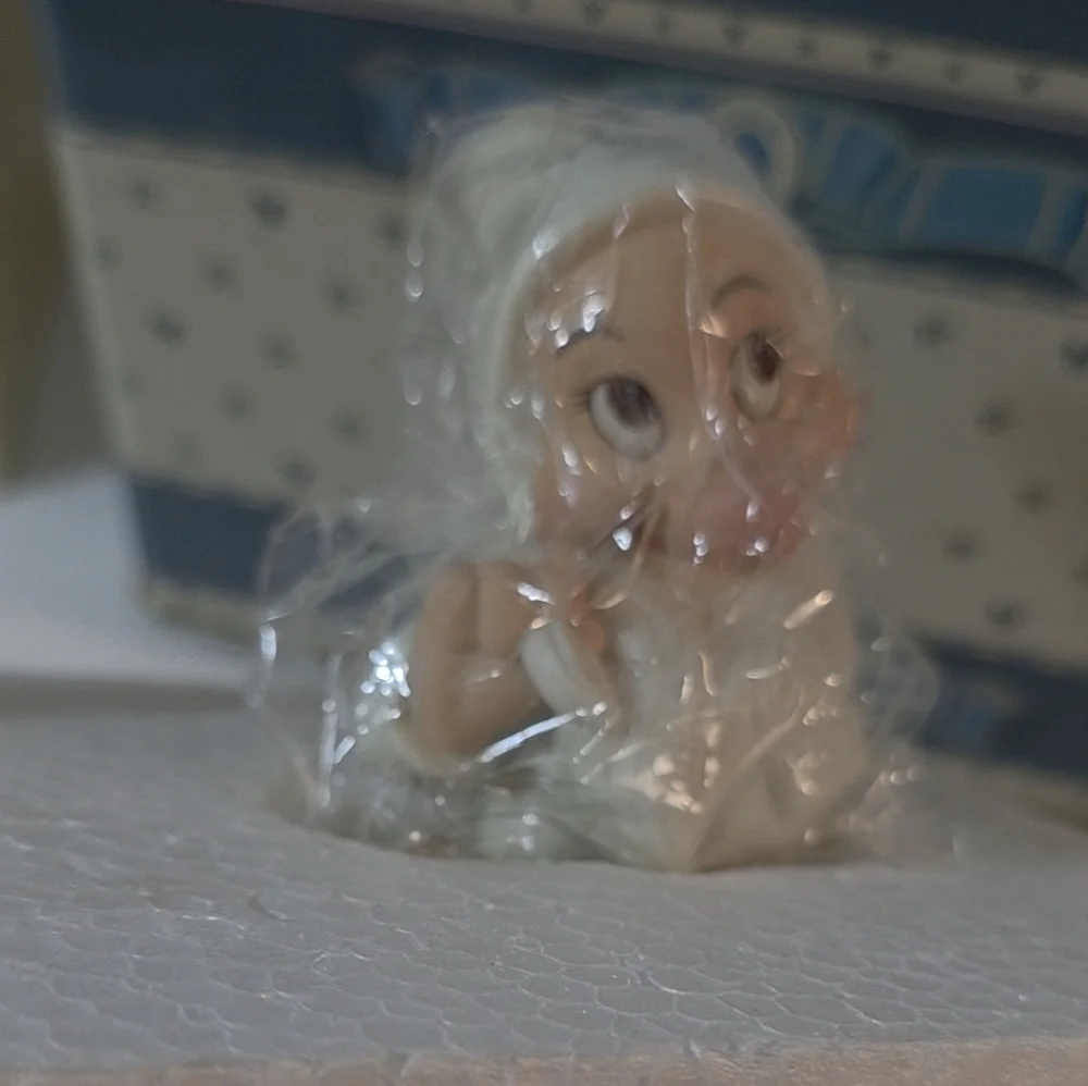 Lenox Disney Showcase Bashful Figurine NOS